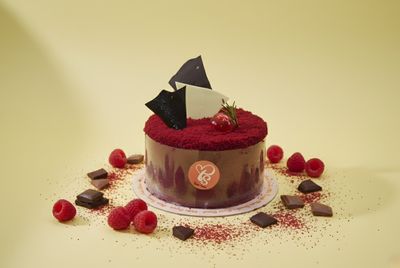 Frambuazlı Çikolatalı Pasta (4-6 Kişilik)