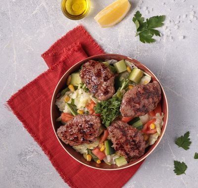 Izgara Köfteli Salata
