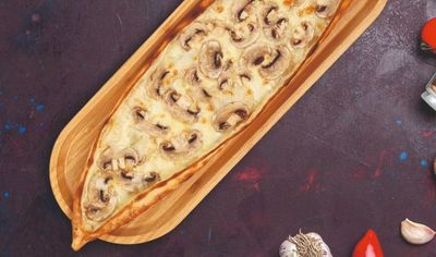 Kaşarlı Mantarlı Pide