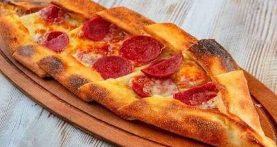 Sucuklu Kaşarlı Pide