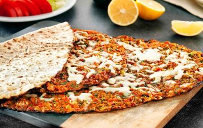 Kaşarlı Lahmacun