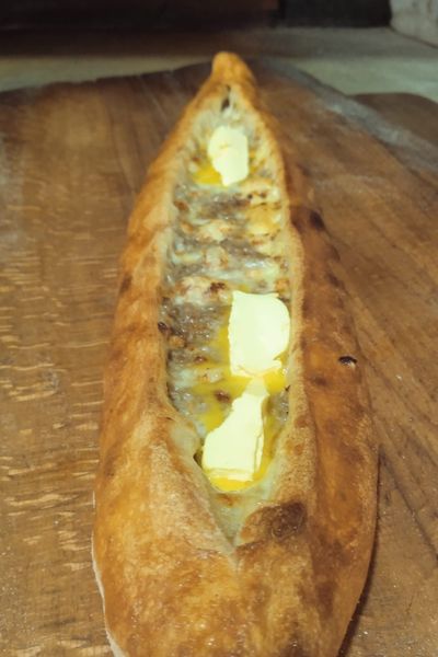 Kıymalı Kaşarlı Pide