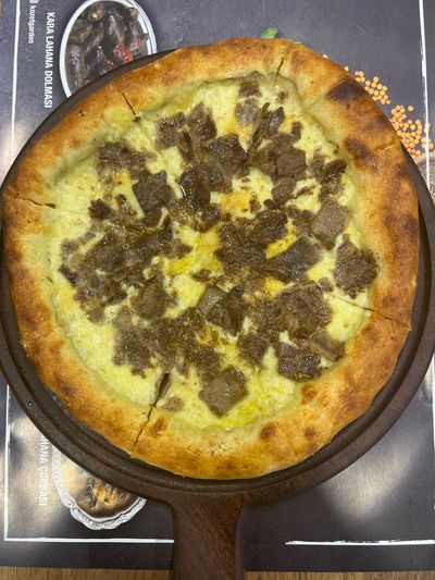 Kavurma Kaşarlı Pide