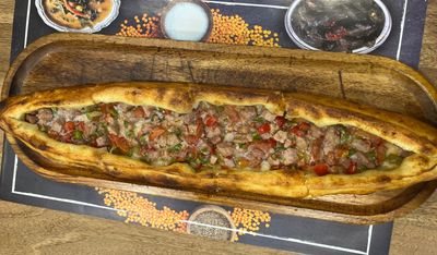 Kuşbaşılı Pide