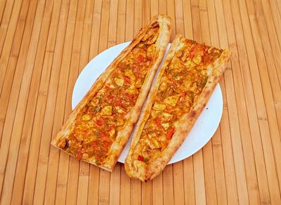 Tavuklu Pide
