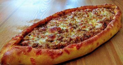 Kıymalı Kaşarlı Pide