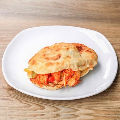 Tombik Ekmek Arası Eti Bol Tavuk Döner