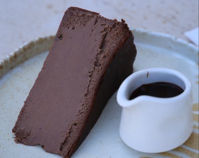 Glutensiz & Şekersiz Çikolatalı Bask Cheesecake