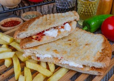 Beyaz Peynirli Tost