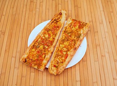 Tavuklu Kaşarlı Karadeniz Pidesi