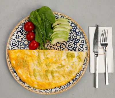 Avokadolu Omlet