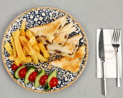 Kavurmalı Kaşarlı Tost