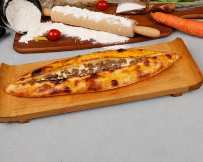 Kavurmalı Kaşarlı Pide