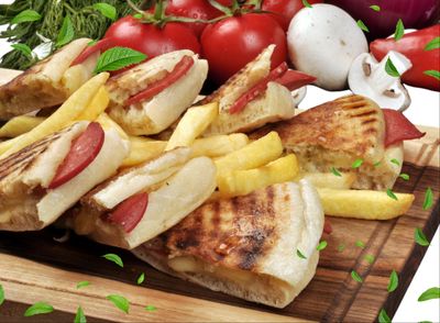 Bazlama Ekmeğine Karışık Tost