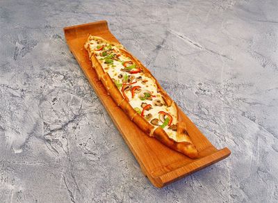 Kaşarlı Sebzeli Pide