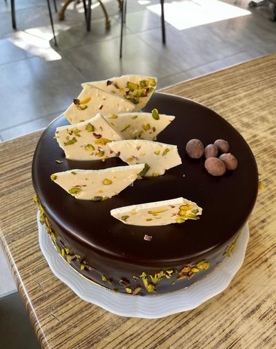 Fıstıklı Çikolatalı Pasta (4-6 Kişilik )