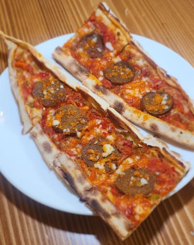 Vegan Sucuklu Pide