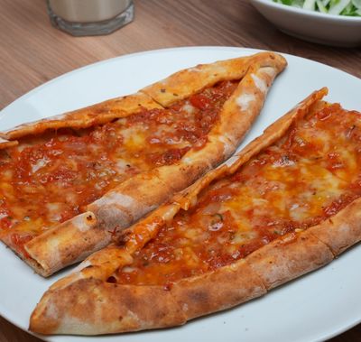 Vegan Sebzeli Peynirli Pide