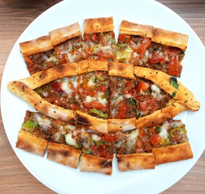 Vegan Kıymalı Peynirli Pide