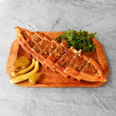 Kaşarlı Kuşbaşılı Mantarlı Pide