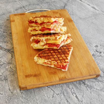 Sucuklu Kaşarlı Bazlama Tost