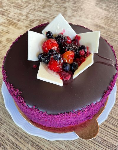 Orman meyveli çikolatalı Pasta (8 kişilik)