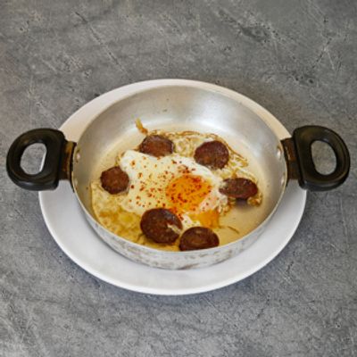 Sahanda Sucuklu Yumurta