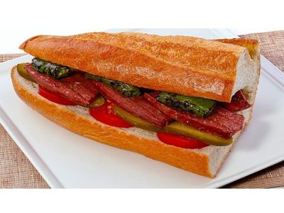 Yarım Ekmek Arası Sucuk