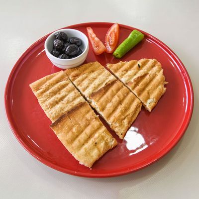 Yarım Ekmek Arası Beyaz Peynirli Tost