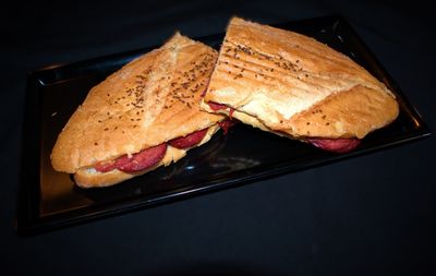 Tam Ekmek Arası Sucuklu Tost