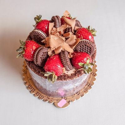 Çilekli Oreolu Pasta (4 Kişilik)