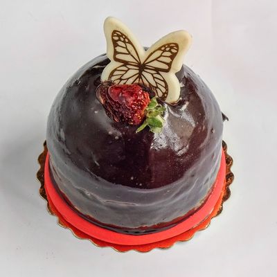 Çilekli Çikolatalı Pasta (6-8 Kişilik)