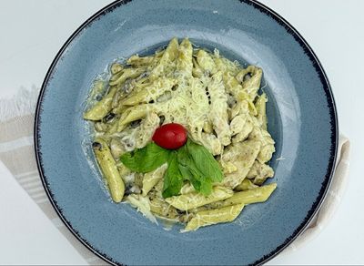 Pesto Soslu Tavuklu Penne