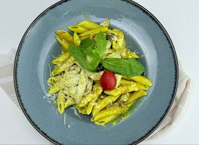 Köri Soslu Tavuklu Penne