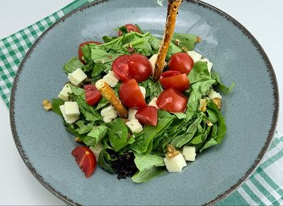 Tulum Peynirli Roka Salatası