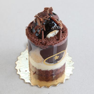 Profiterollü Muzlu Fıstıklı Pasta (Adet)