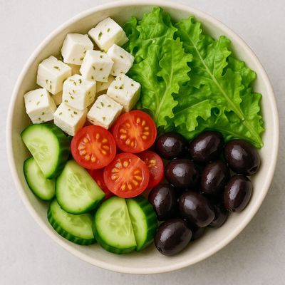 Akdeniz Usulü Peynirli Salata