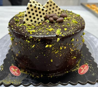 Fıstıklı Çikolatalı Pasta (6 Kişilik)