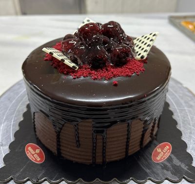 Vişneli Çikolatalı Pasta (6 Kişilik)