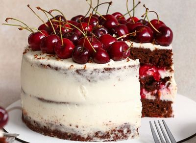 Vişneli Çikolatalı Pasta (10 Kişilik)