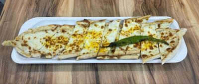 Beyaz Peynirli Yumurtalı Pide (75 cm.)