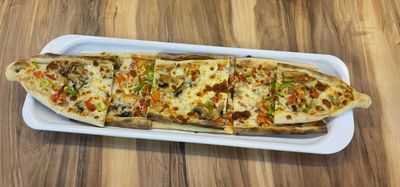 Vejetaryen Pide (75 cm.)