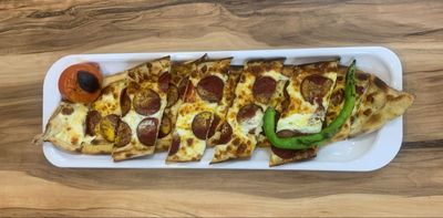 Sucuklu Kaşarlı Yumurtalı Pide (75 cm.)