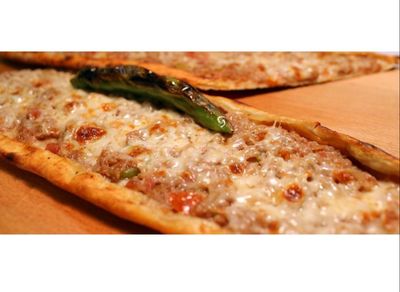 Kıymalı Kaşarlı Pide