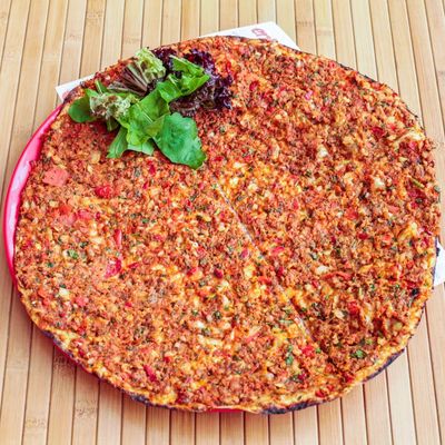 Antep Usulü Kaşarlı Lahmacun