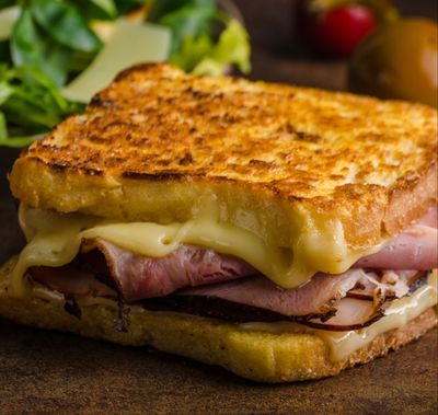 Pastırmalı Kaşarlı Tost