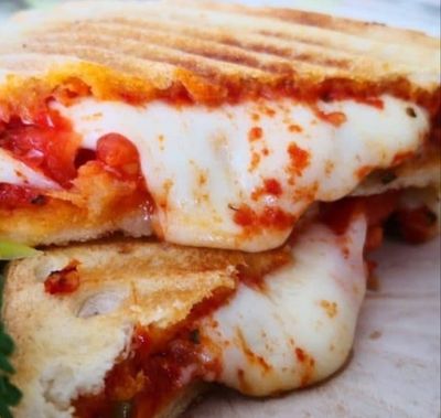 Salçalı Kaşar Peynirli Tost