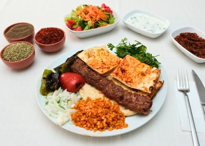 Adana Kebap Menü