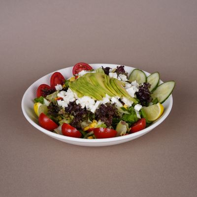 Peynirli Avokado Salatası