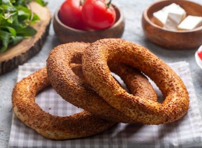 Kaşarlı Sucuklu Simit
